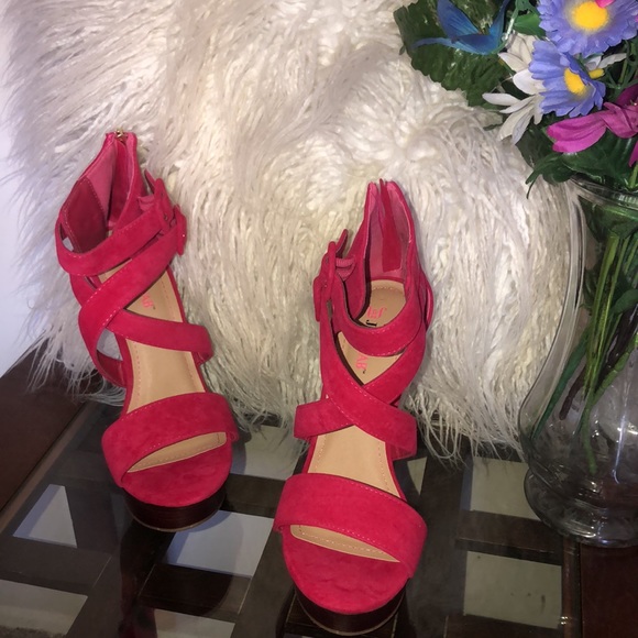 Women’s Fuchsia Wedge Strap Sandals - Picture 7 of 12